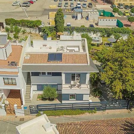 Con Piscina Privada En Calle Carabeo וילה נרחה