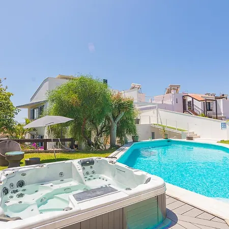 Con Piscina Privada En Calle Carabeo וילה