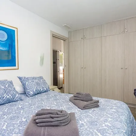 Con Piscina Privada En Calle Carabeo נרחה