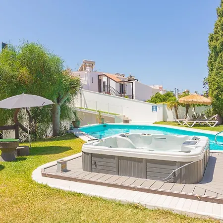 Con Piscina Privada En Calle Carabeo * נרחה