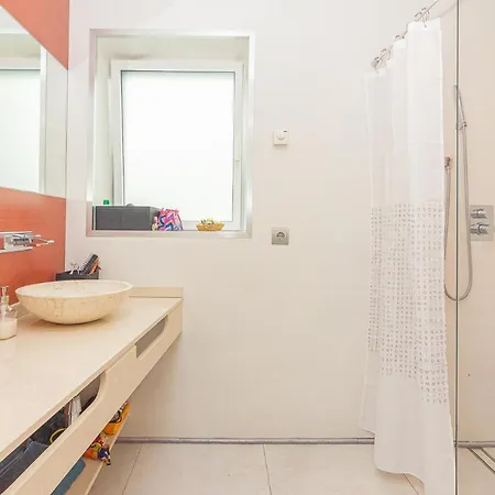Con Piscina Privada En Calle Carabeo נרחה