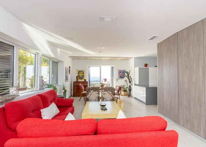 Con Piscina Privada En Calle Carabeo * Nerja