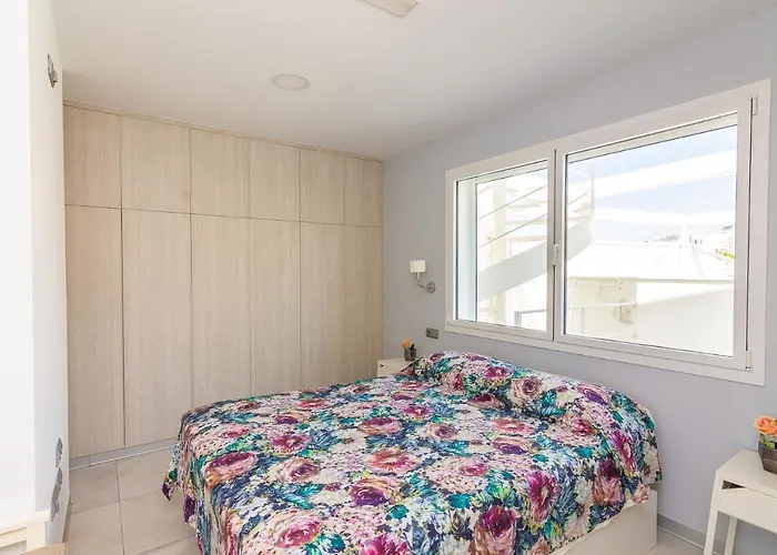 Con Piscina Privada En Calle Carabeo