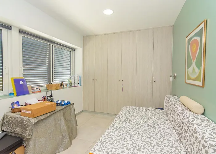 Villa Con Piscina Privada En Calle Carabeo