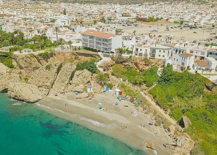 Villa Con Piscina Privada En Calle Carabeo *