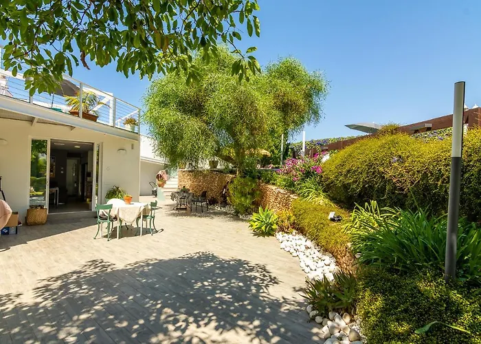 Con Piscina Privada En Calle Carabeo