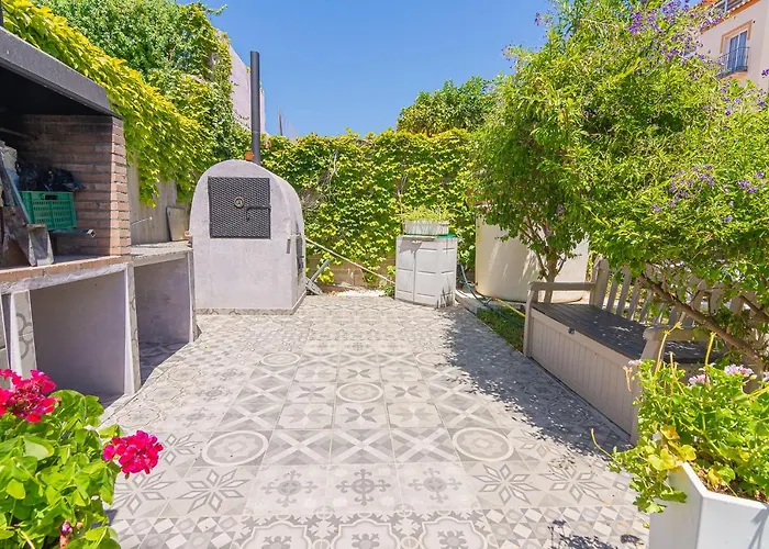 Con Piscina Privada En Calle Carabeo * Nerja