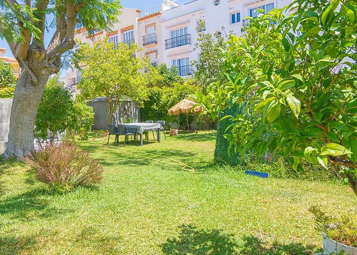 Con Piscina Privada En Calle Carabeo *