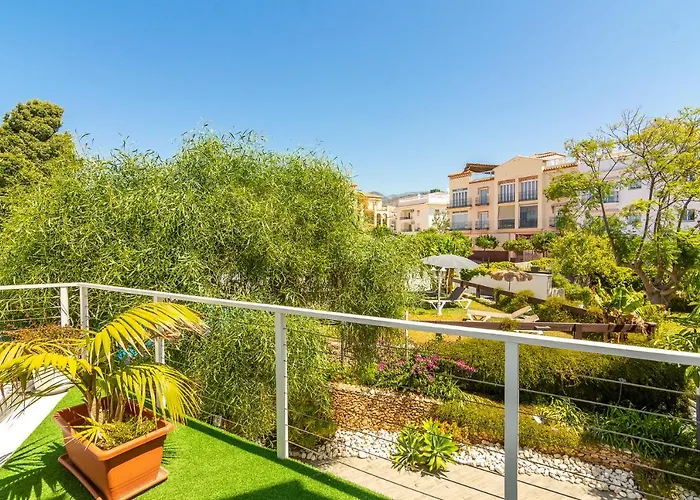 Con Piscina Privada En Calle Carabeo