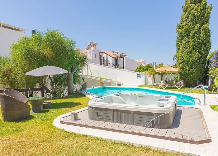 Con Piscina Privada En Calle Carabeo * Nerja