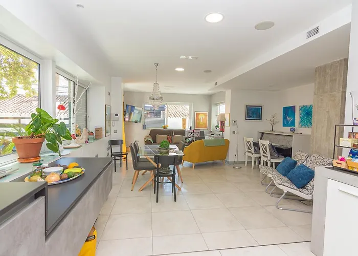 Con Piscina Privada En Calle Carabeo * Nerja