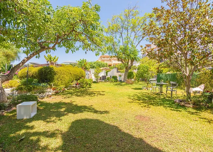 Villa Con Piscina Privada En Calle Carabeo *