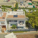 Con Piscina Privada En Calle Carabeo Villa Nerja
