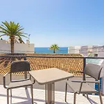 Con Piscina Privada En Calle Carabeo *