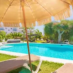 Con Piscina Privada En Calle Carabeo Villa Nerja