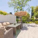 Con Piscina Privada En Calle Carabeo Nerja