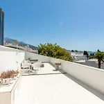 Con Piscina Privada En Calle Carabeo Nerja