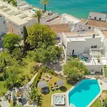 Con Piscina Privada En Calle Carabeo Villa *