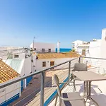 Villa Con Piscina Privada En Calle Carabeo *
