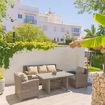 Con Piscina Privada En Calle Carabeo Nerja