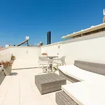 Con Piscina Privada En Calle Carabeo *