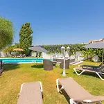 Con Piscina Privada En Calle Carabeo Villa