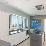 Con Piscina Privada En Calle Carabeo Villa Nerja
