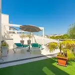 Con Piscina Privada En Calle Carabeo Villa *