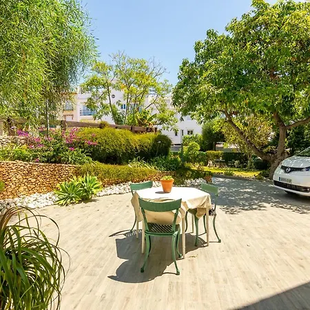 Con Piscina Privada En Calle Carabeo Villa *