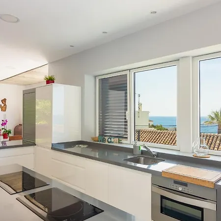 Villa Con Piscina Privada En Calle Carabeo *