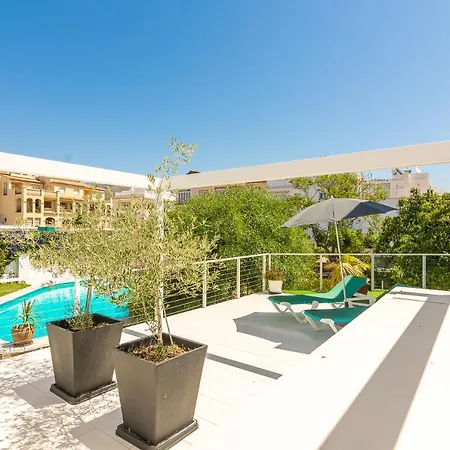 Con Piscina Privada En Calle Carabeo Nerja