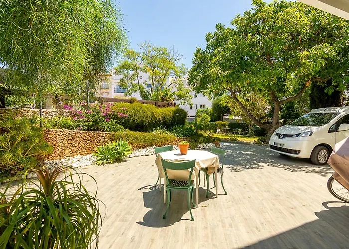 Con Piscina Privada En Calle Carabeo Villa *