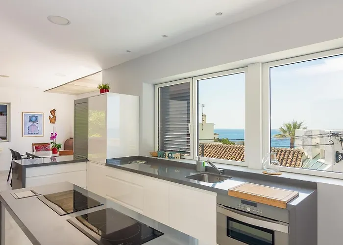 Villa Con Piscina Privada En Calle Carabeo *