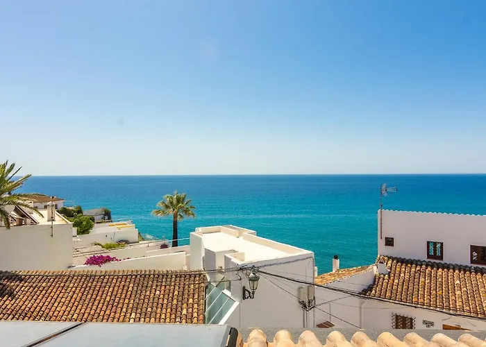 Con Piscina Privada En Calle Carabeo Villa *