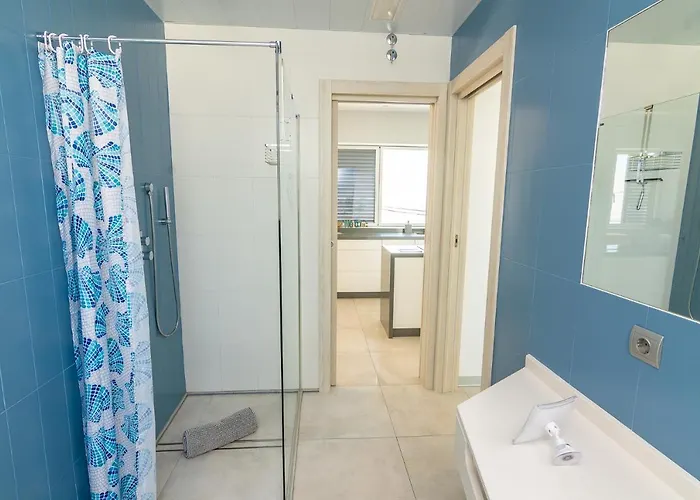 Con Piscina Privada En Calle Carabeo Villa