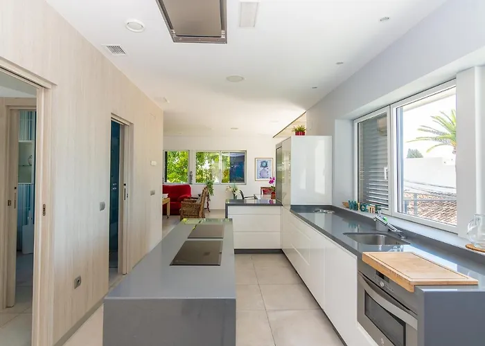 Con Piscina Privada En Calle Carabeo Villa *