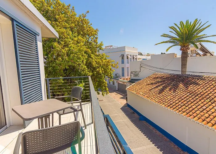 Con Piscina Privada En Calle Carabeo Villa *