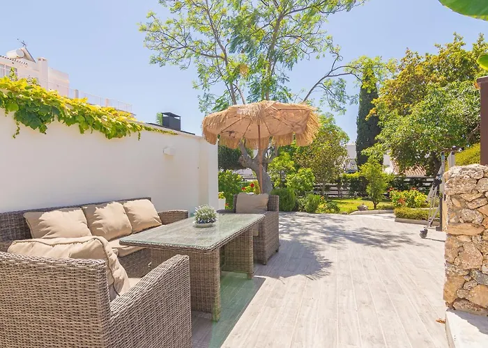 Con Piscina Privada En Calle Carabeo Nerja