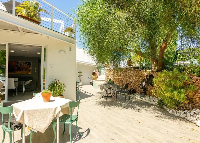 Con Piscina Privada En Calle Carabeo Villa *