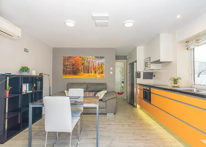 Con Piscina Privada En Calle Carabeo