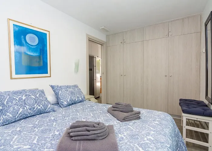 Con Piscina Privada En Calle Carabeo Nerja