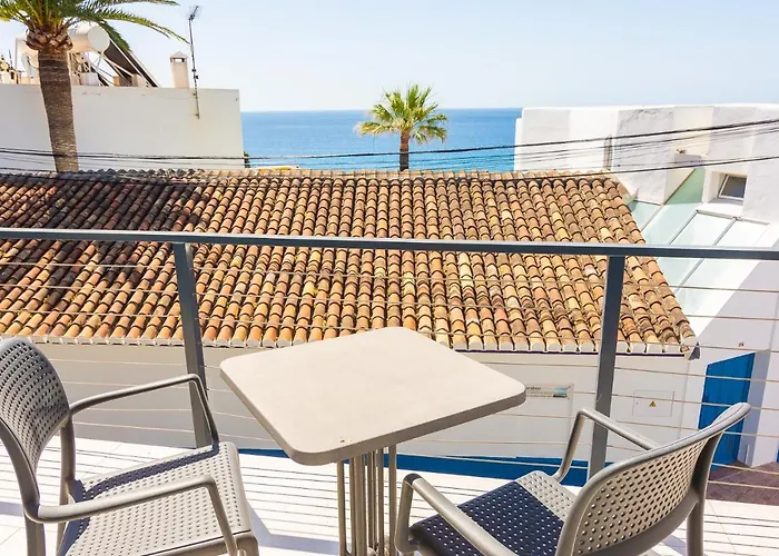 Con Piscina Privada En Calle Carabeo *