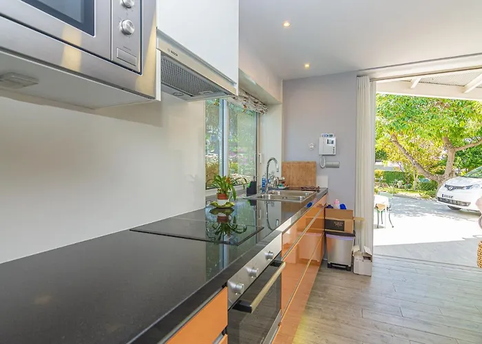 Con Piscina Privada En Calle Carabeo Villa Nerja