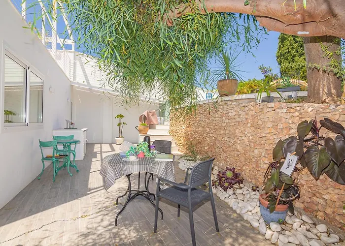 Villa Con Piscina Privada En Calle Carabeo Nerja
