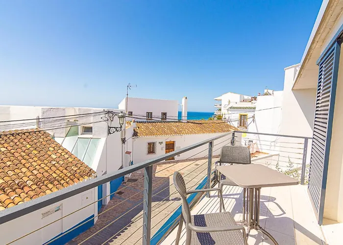 Villa Con Piscina Privada En Calle Carabeo *