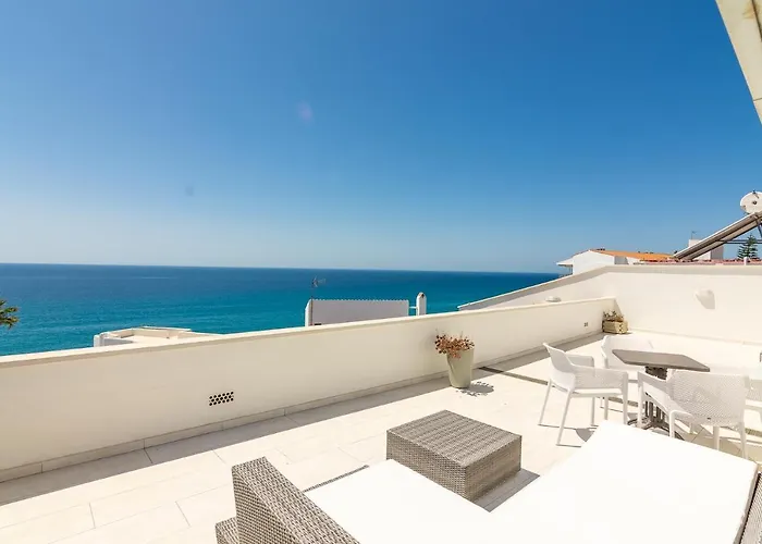 Con Piscina Privada En Calle Carabeo *