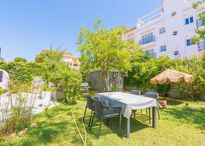 Con Piscina Privada En Calle Carabeo Villa