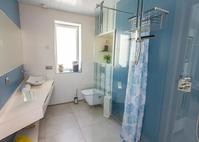 Con Piscina Privada En Calle Carabeo *